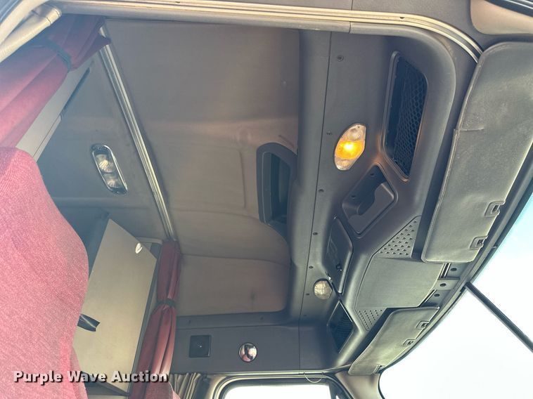 image for item NP9784 2013 Freightliner Cascadia  semi truck