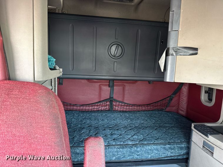 image for item NP9784 2013 Freightliner Cascadia  semi truck