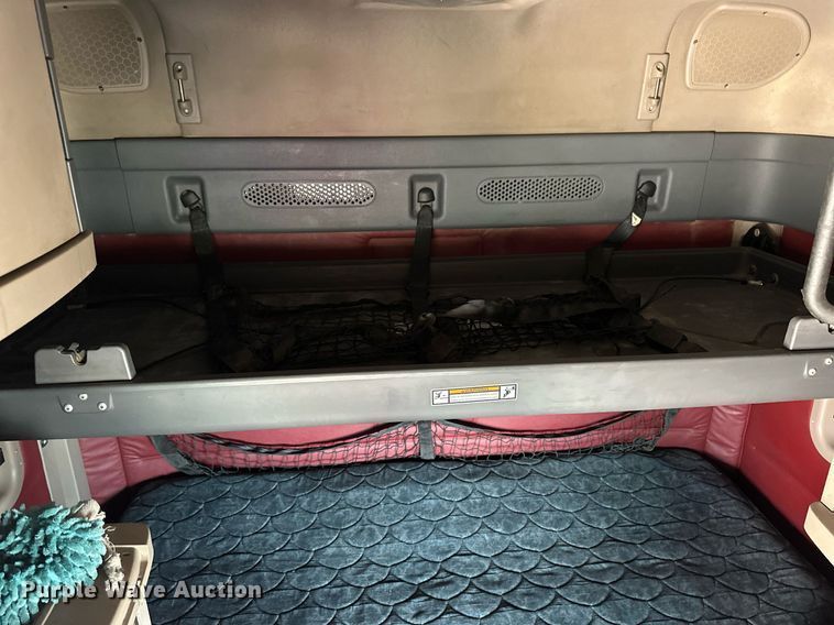 image for item NP9784 2013 Freightliner Cascadia  semi truck