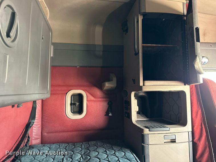 image for item NP9784 2013 Freightliner Cascadia  semi truck