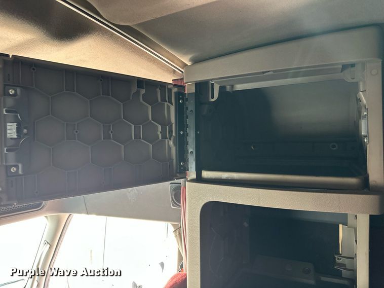 image for item NP9784 2013 Freightliner Cascadia  semi truck