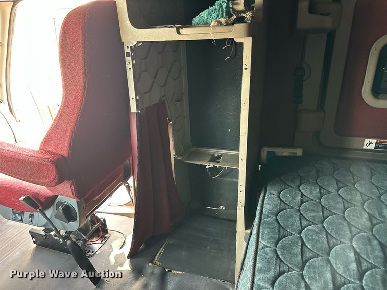 image for item NP9784 2013 Freightliner Cascadia  semi truck