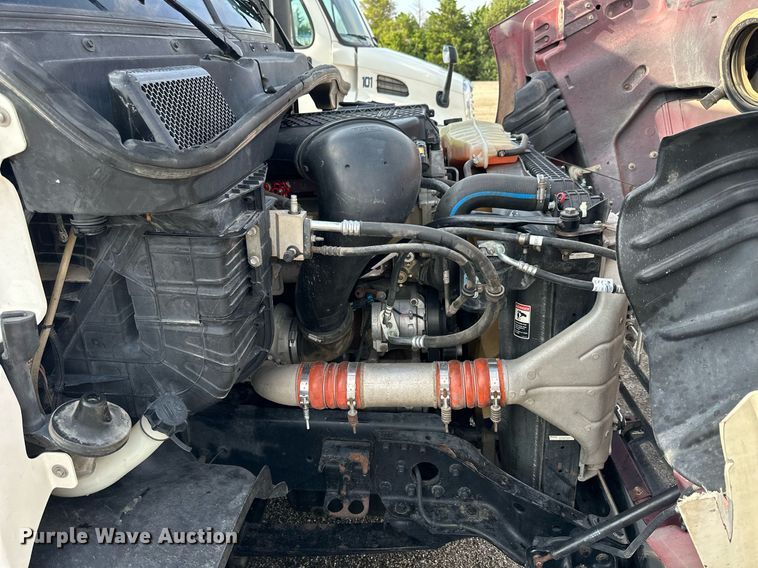 image for item NP9784 2013 Freightliner Cascadia  semi truck