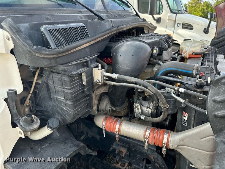 image for item NP9784 2013 Freightliner Cascadia  semi truck