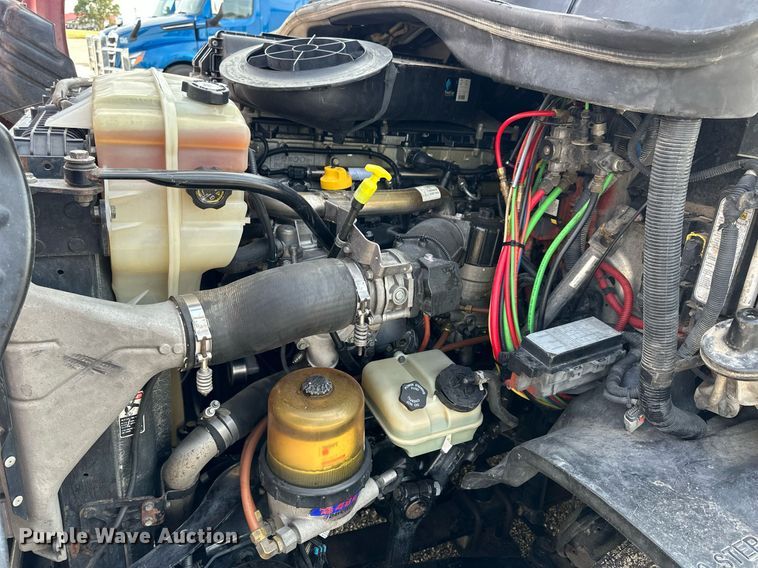 image for item NP9784 2013 Freightliner Cascadia  semi truck