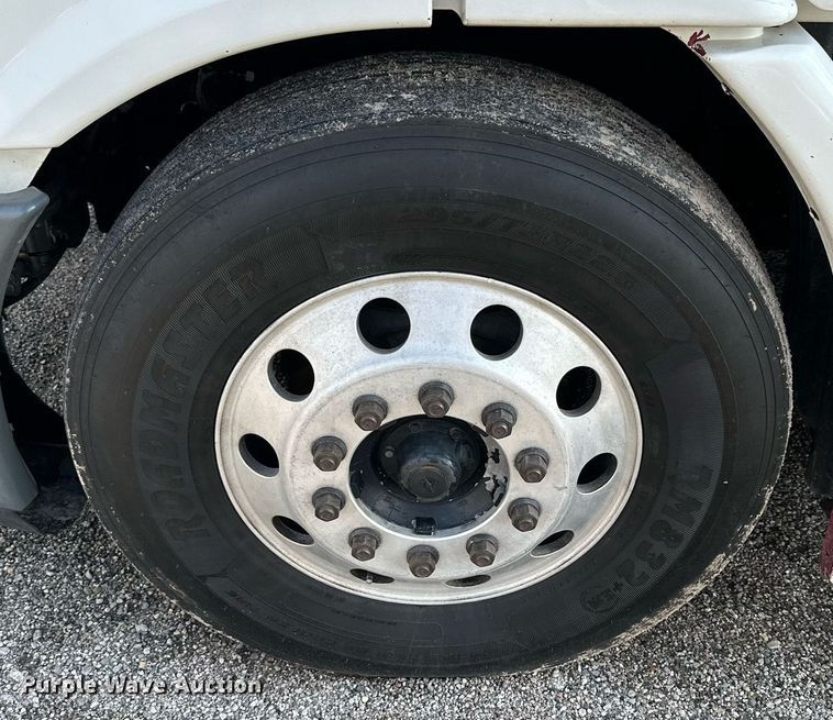 image for item NP9784 2013 Freightliner Cascadia  semi truck