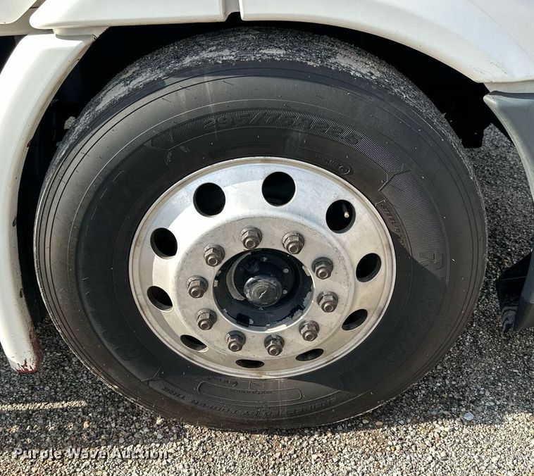 image for item NP9784 2013 Freightliner Cascadia  semi truck