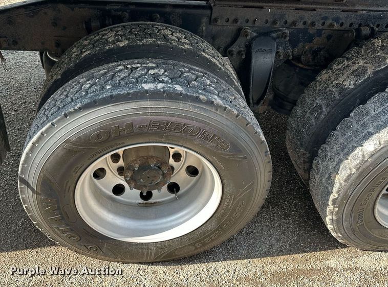 image for item NP9784 2013 Freightliner Cascadia  semi truck