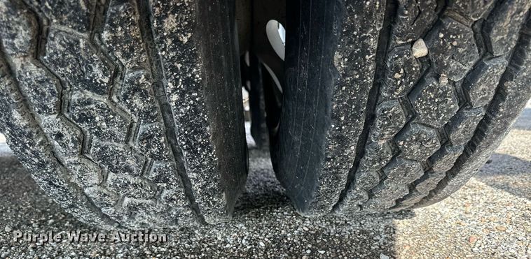 image for item NP9784 2013 Freightliner Cascadia  semi truck