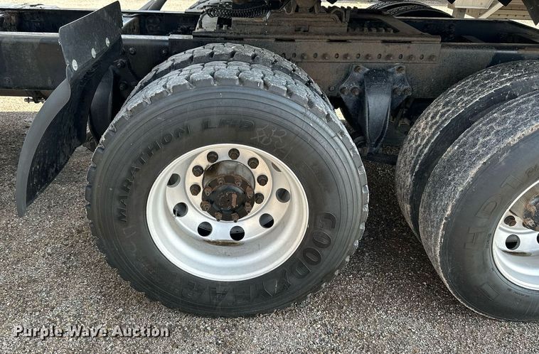 image for item NP9784 2013 Freightliner Cascadia  semi truck