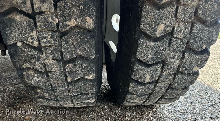 image for item NP9784 2013 Freightliner Cascadia  semi truck