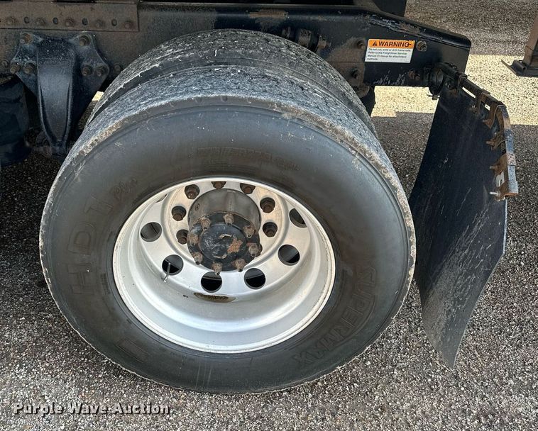 image for item NP9784 2013 Freightliner Cascadia  semi truck