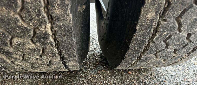 image for item NP9784 2013 Freightliner Cascadia  semi truck