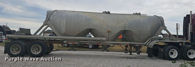 image for item NT9702 1997 Heil  pneumatic dry bulk trailer