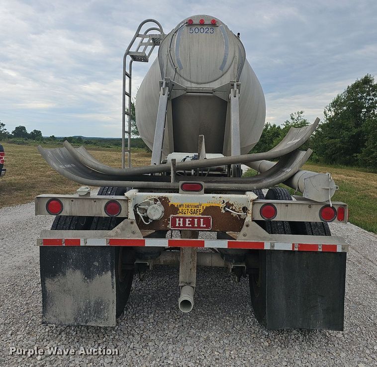 image for item NT9702 1997 Heil  pneumatic dry bulk trailer