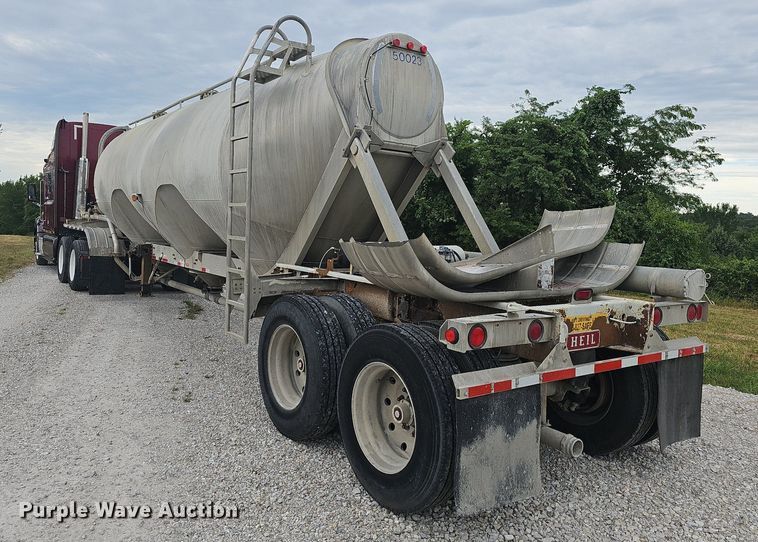image for item NT9702 1997 Heil  pneumatic dry bulk trailer