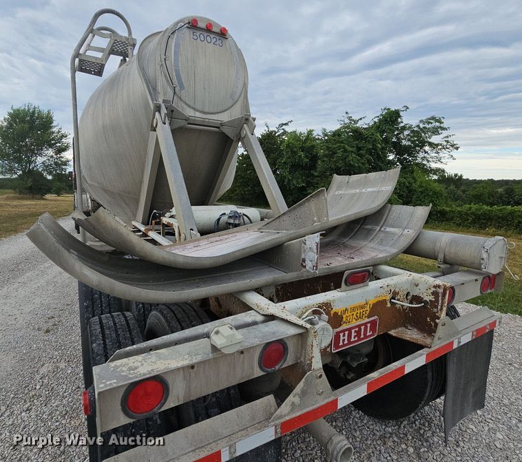 image for item NT9702 1997 Heil  pneumatic dry bulk trailer