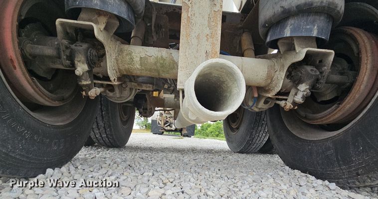 image for item NT9702 1997 Heil  pneumatic dry bulk trailer