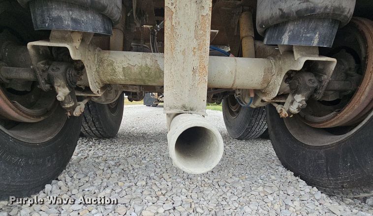 image for item NT9702 1997 Heil  pneumatic dry bulk trailer