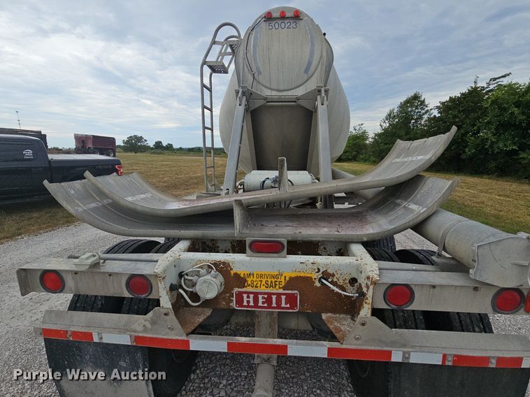 image for item NT9702 1997 Heil  pneumatic dry bulk trailer