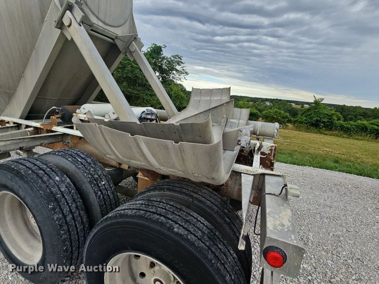 image for item NT9702 1997 Heil  pneumatic dry bulk trailer