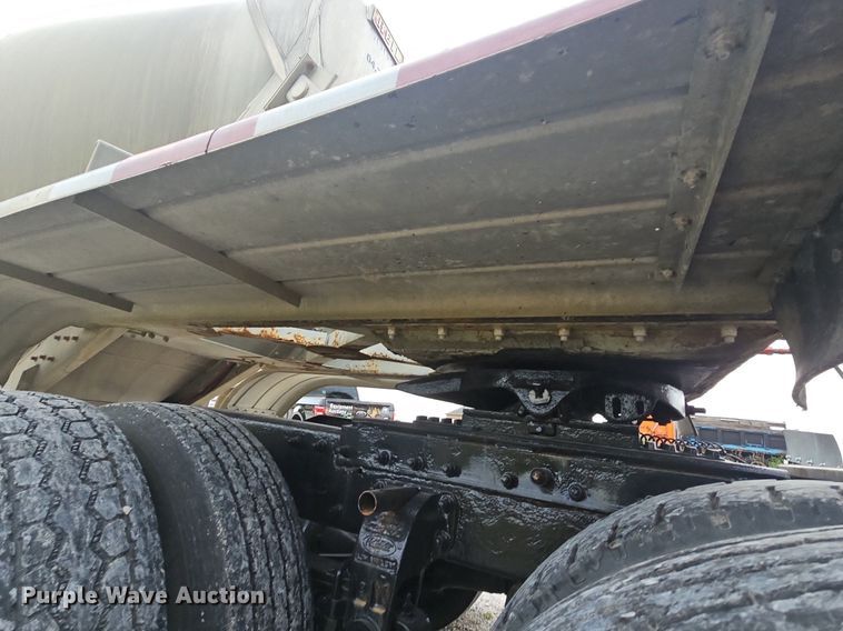 image for item NT9702 1997 Heil  pneumatic dry bulk trailer