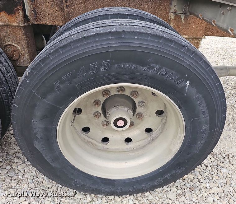 image for item NT9702 1997 Heil  pneumatic dry bulk trailer