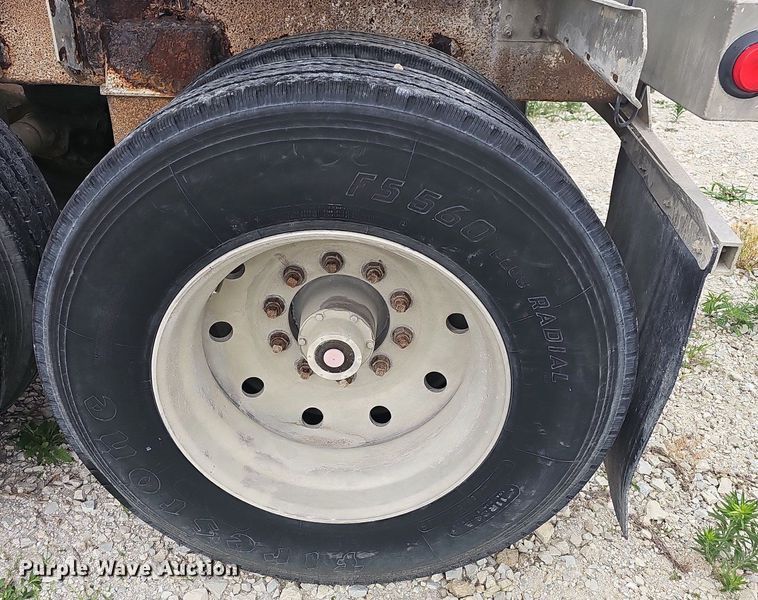 image for item NT9702 1997 Heil  pneumatic dry bulk trailer