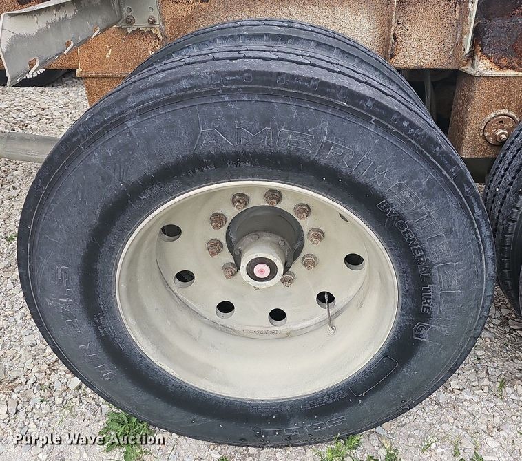 image for item NT9702 1997 Heil  pneumatic dry bulk trailer