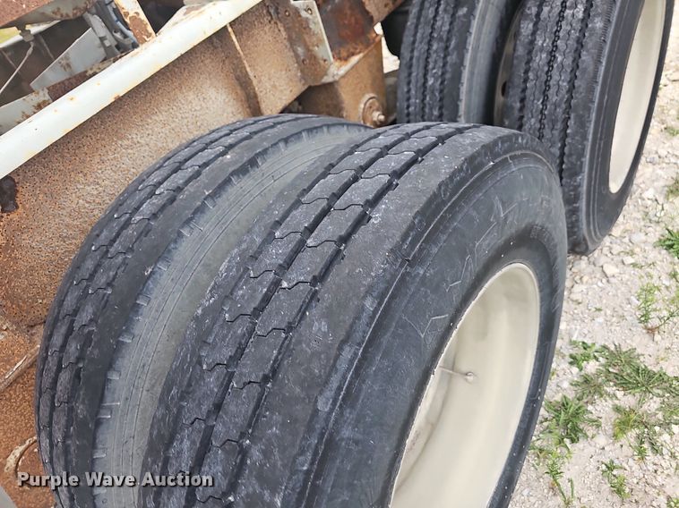 image for item NT9702 1997 Heil  pneumatic dry bulk trailer