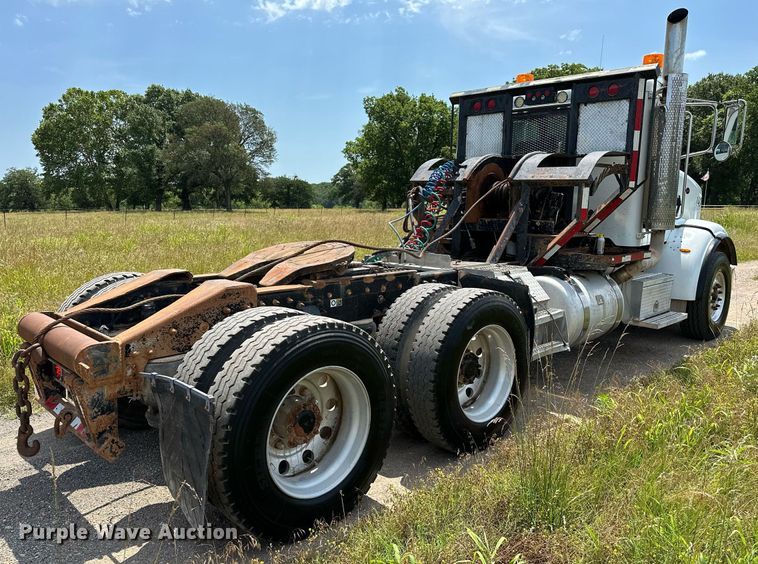 image for item OC9035 2011 Peterbilt 365  winch truck