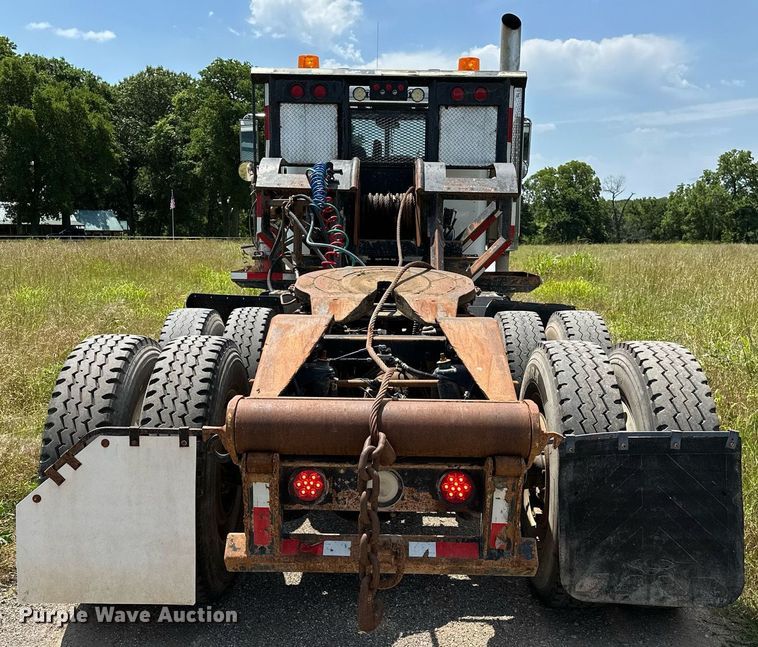 image for item OC9035 2011 Peterbilt 365  winch truck