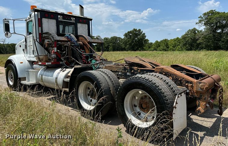 image for item OC9035 2011 Peterbilt 365  winch truck