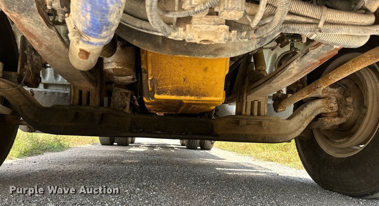 image for item OC9035 2011 Peterbilt 365  winch truck