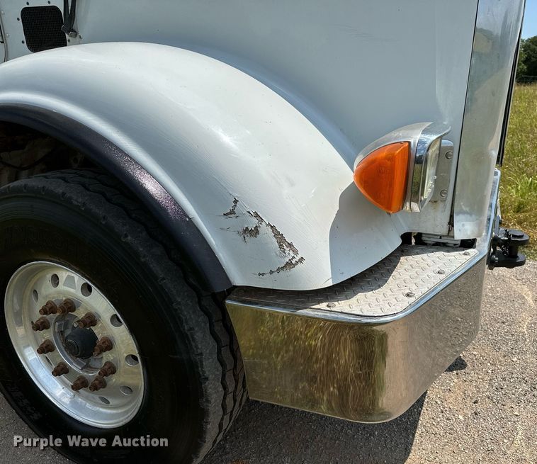 image for item OC9035 2011 Peterbilt 365  winch truck