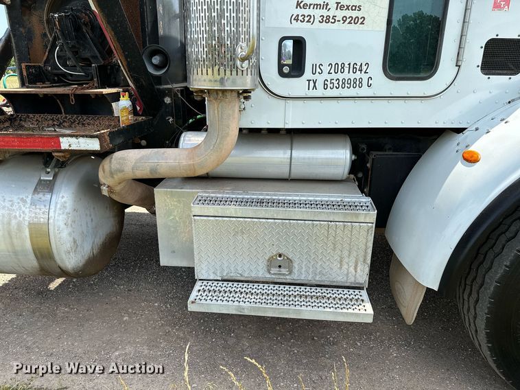 image for item OC9035 2011 Peterbilt 365  winch truck