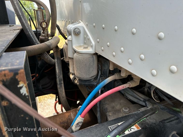 image for item OC9035 2011 Peterbilt 365  winch truck