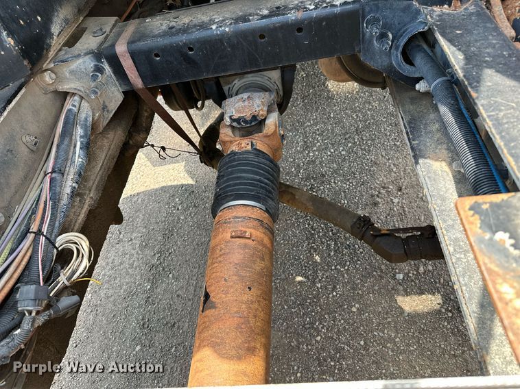 image for item OC9035 2011 Peterbilt 365  winch truck