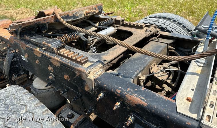 image for item OC9035 2011 Peterbilt 365  winch truck