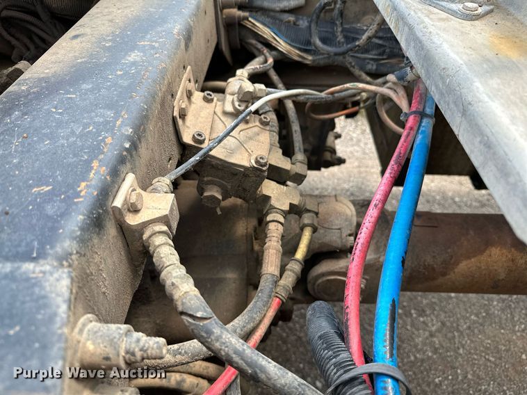 image for item OC9035 2011 Peterbilt 365  winch truck