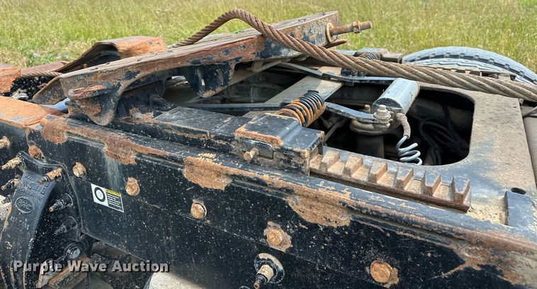 image for item OC9035 2011 Peterbilt 365  winch truck