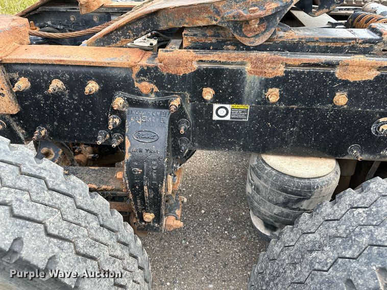 image for item OC9035 2011 Peterbilt 365  winch truck