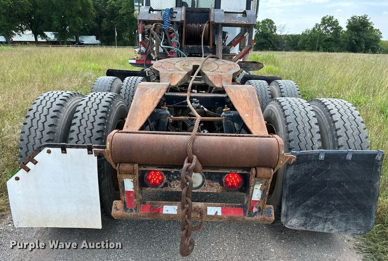 image for item OC9035 2011 Peterbilt 365  winch truck