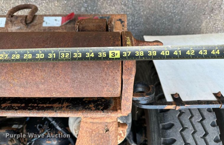 image for item OC9035 2011 Peterbilt 365  winch truck