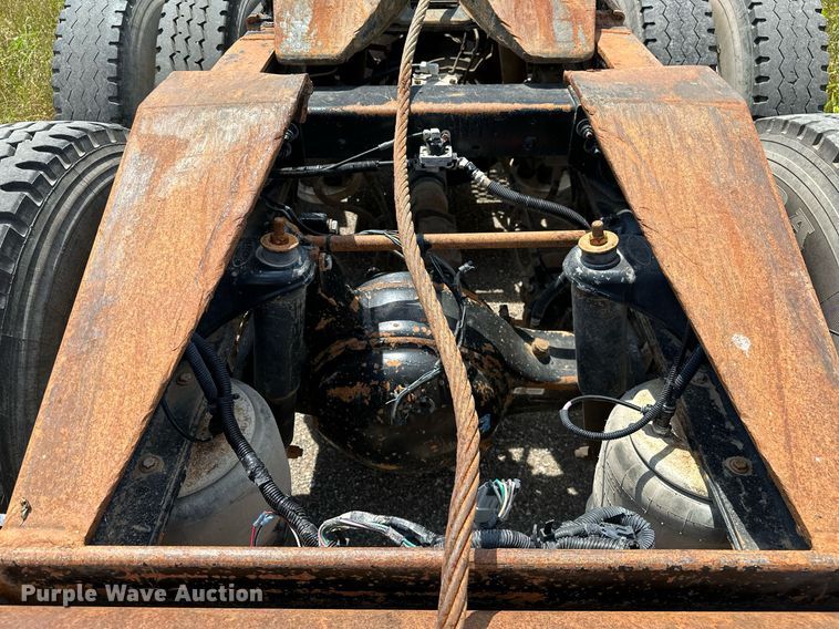 image for item OC9035 2011 Peterbilt 365  winch truck