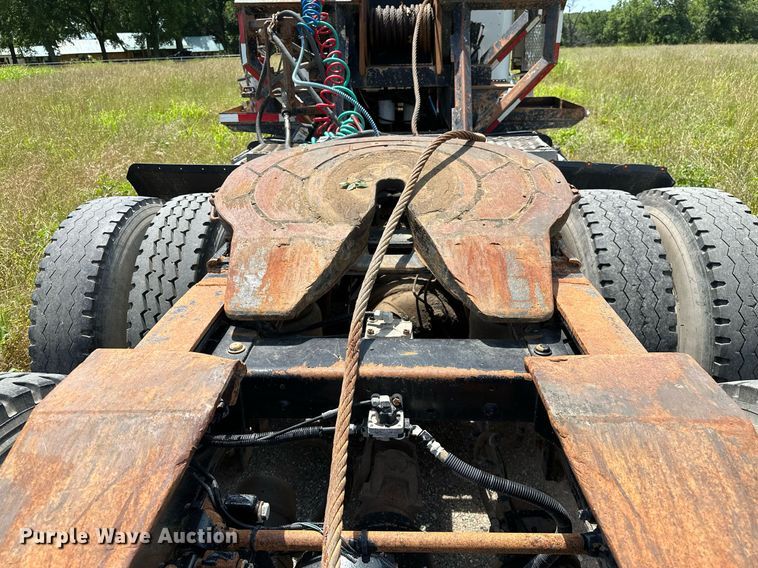 image for item OC9035 2011 Peterbilt 365  winch truck