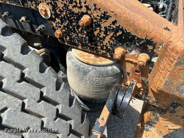 image for item OC9035 2011 Peterbilt 365  winch truck