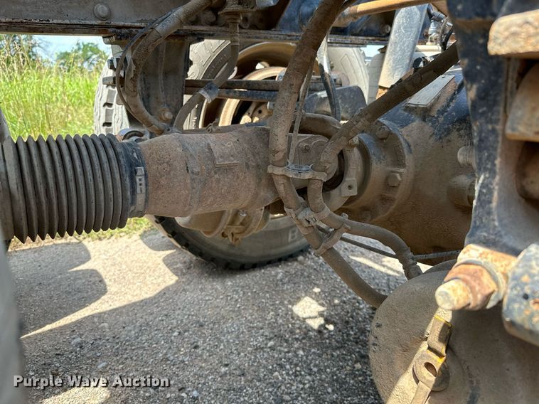 image for item OC9035 2011 Peterbilt 365  winch truck