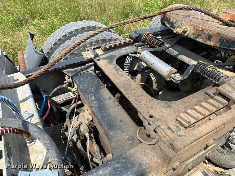 image for item OC9035 2011 Peterbilt 365  winch truck