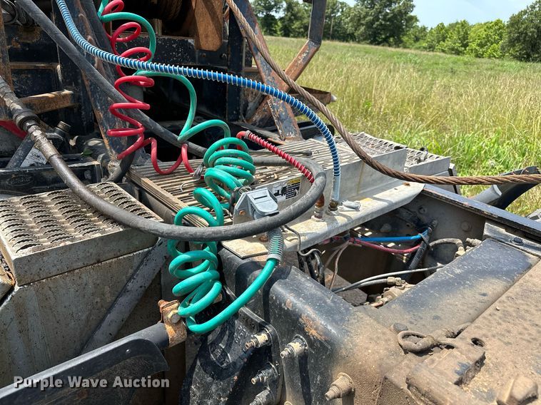 image for item OC9035 2011 Peterbilt 365  winch truck